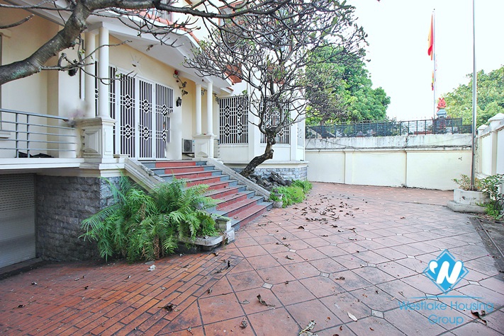 Lakeview an Embassy villa or office for rent in Trich Sai street, Tay Ho