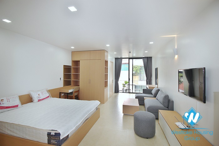 Newly and bright studio for rent in Xuan dieu, Tay ho, Ha noi