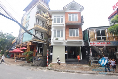 Nice house is suitable for restaurant or office for rent in Tay Ho