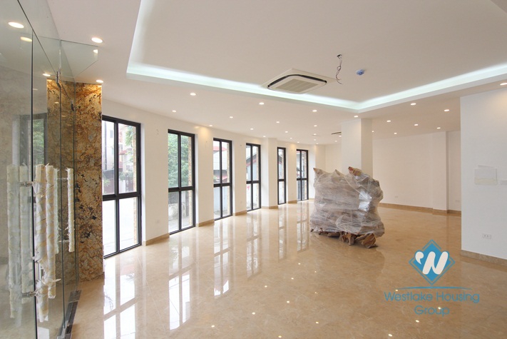 110 sqm office for rent in the heart of Tay Ho beautiful location by the lake