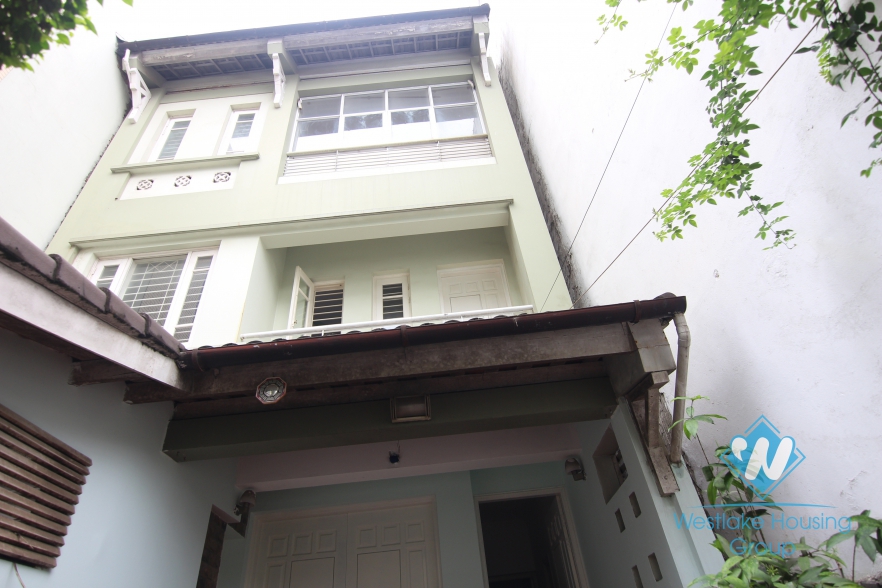 Unfurnished house for rent in Tay Ho district, Ha Noi
