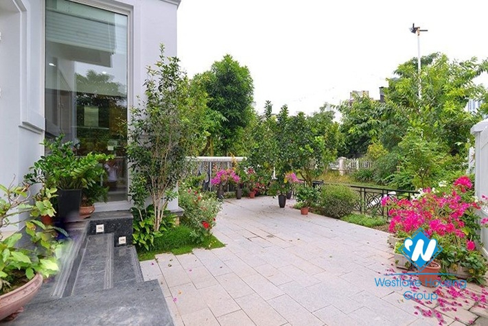 Bright corner house to rent in Hoa Phuong area Vinhomes Riverside