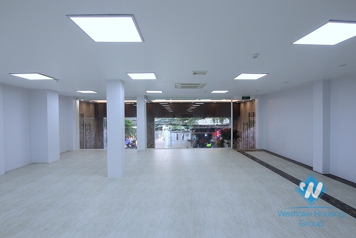 An office for rent in Nghi Tam street, Tay Ho