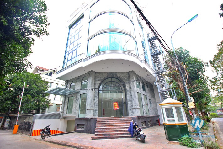 A bright, open office for rent in Vuon Dao