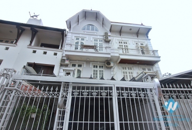 A nine-bedroom house with the view of the valley of West lake flowers
