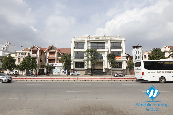 Spacious showroom/office for rent on Co Linh street, Long Bien, Hanoi