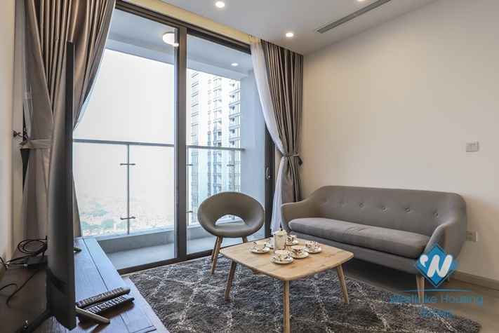 Morden two bedrooms apartment for rent in Vinhomes Metropolis, Ba Dinh, Hanoi