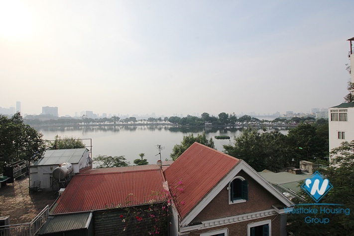 A coz studio with lake view on Nam Trang street, Truc Bach area
