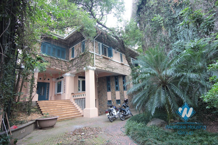 Big house with nice yard for rent in Tay Ho area