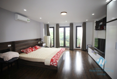 Spacious, good natural light studio for rent in Doi Can alley, Ba Dinh, Hanoi