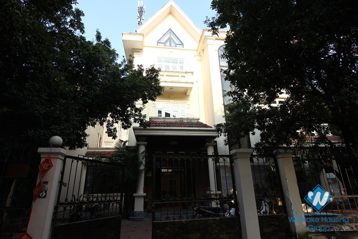 Spacious detached villa to rent in Tay Ho diplomats' compound