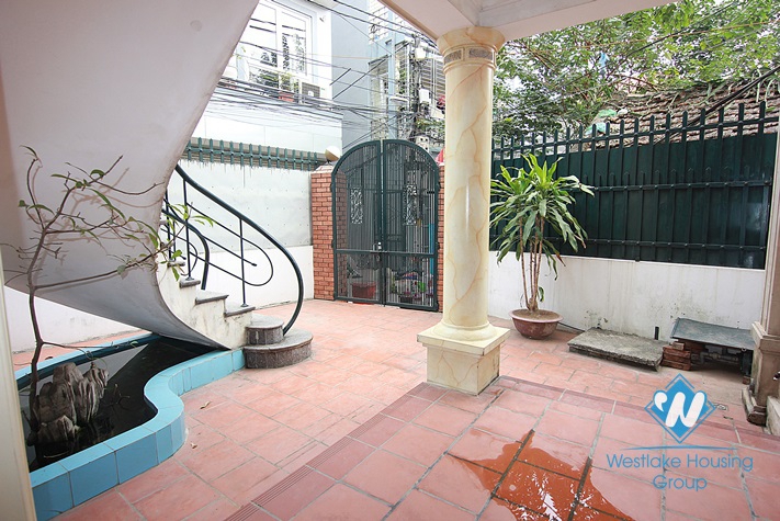 A inexpensive unfurnished house for rent in Tay Ho area 