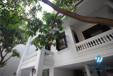 Nice unfurnished house for rent  in Tay Ho area 