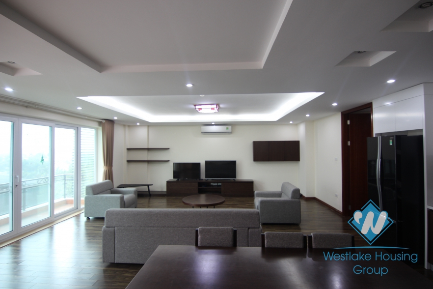Big three bedrooms apartment for rent in Xuan dieu st, Tay Ho area 