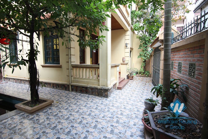 Garden house with car parking for rent in Tay Ho area 