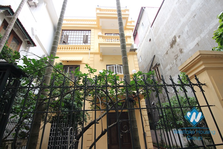 Quiet house with yard for rent in Tay Ho district.Ha Noi