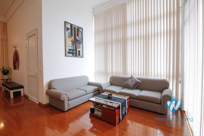 Modern, lake-view apartment for rent in Xuan Dieu street
