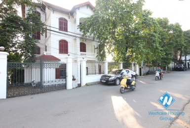 Lakeside house to rent with beautiful lake view balcony and small swimming pool