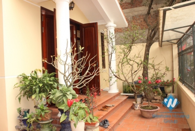 Cosy house with lake view for rent in Au Co street, Tay Ho, Hanoi
