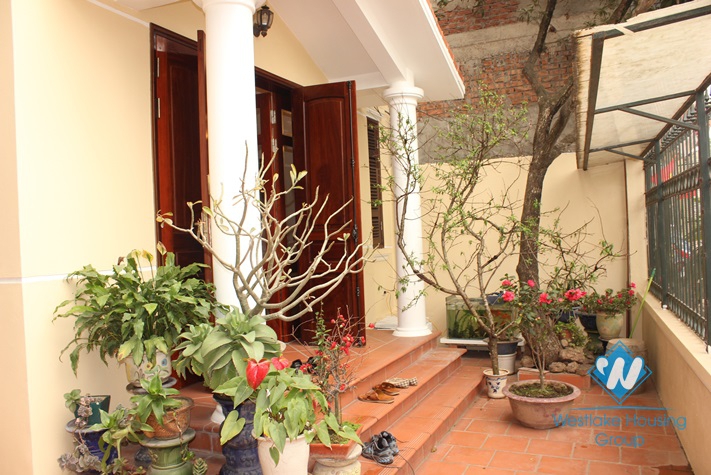 Cosy house with lake view for rent in Au Co street, Tay Ho, Hanoi