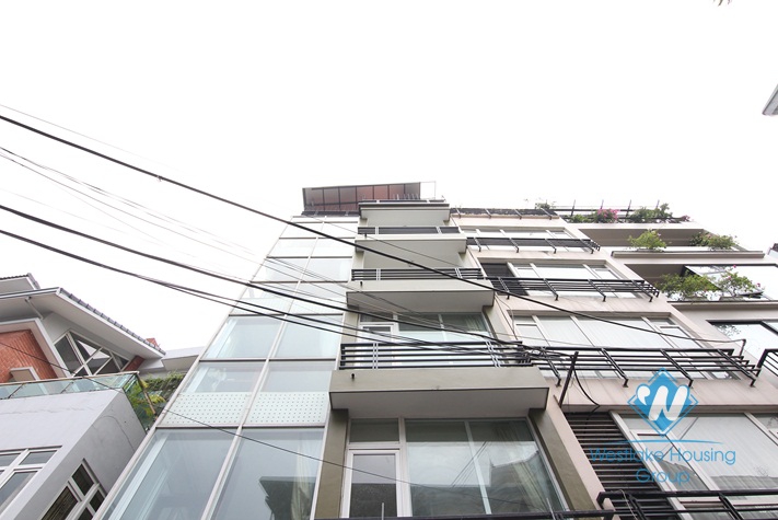 An amazing 5 bedroom house for rent by the lake