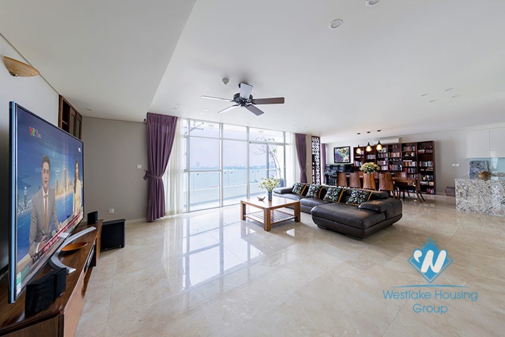 Panoramic lake view 3 bedrooms apartment for rent in Tay Ho, Hanoi