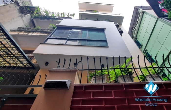 Four bedroom house for rent in the center of Hai Ba Trung district near Vincom Ba Trieu