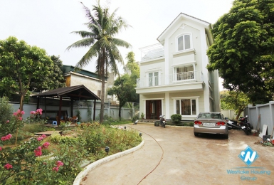 Long Bien villa with large garden. Next to French school. Easy access by car