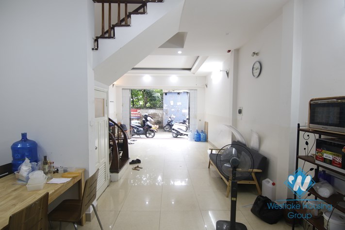 Six bedrooms house for rent in Hoang Hoa Tham street, Ba Dinh district, Ha Noi
