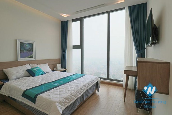 Apartment with modern furniture for rent in Vinhome Metropolis, Lieu Gia st, Ba Dinh District 