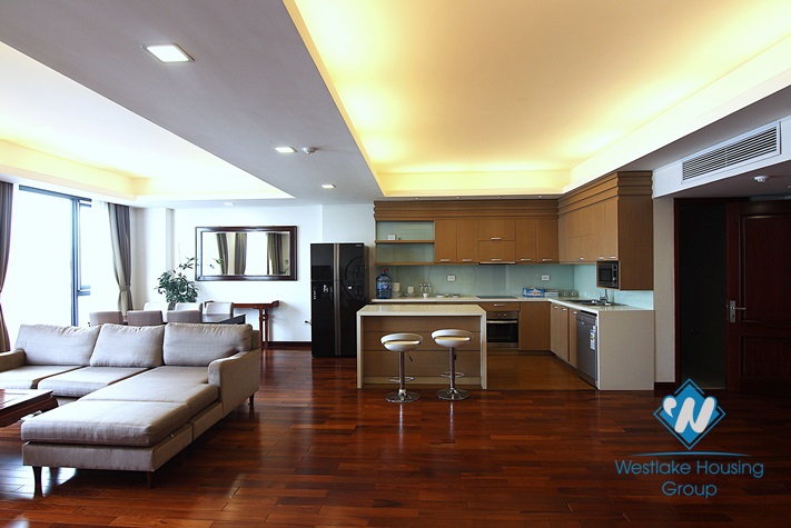 Big 04 bedrooms apartment for rent in Xuan Dieu st, Tay Ho District 