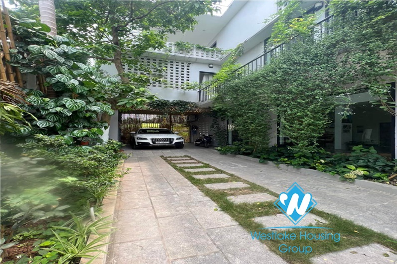 Large garden villa for rent in Ngoc Thuy Long Bien.