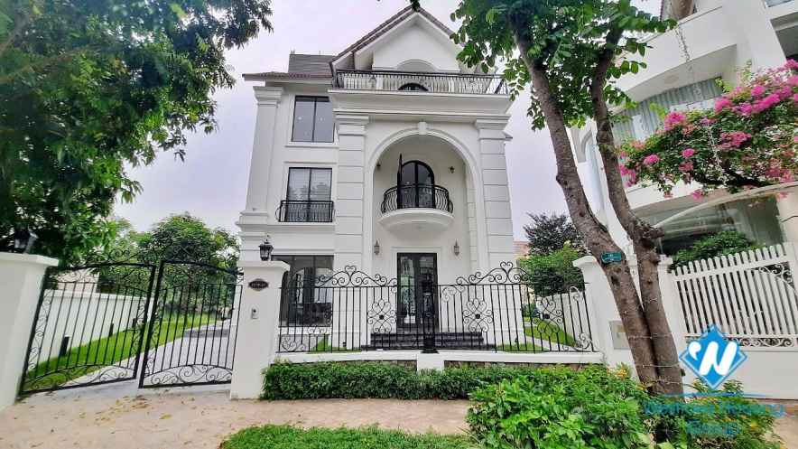 Brand new four-bedroom villa with luxurious furniture for rent at Vinhome Riverside Long Bien
