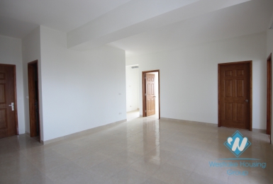 Unfurnished three bedrooms apartment for rent in Thanh Xuan district