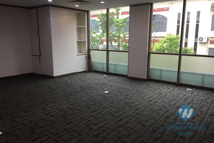 An office for rent in Tran Quoc Toan street, Hoan Kiem district, Ha Noi