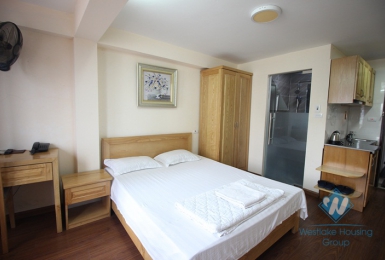 Low-cost studio in high floor, Tran Duy Hung street, Ha Noi, for rent: neat and comfortable