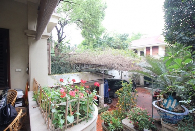 Green villa for rent in Tay Ho, Ha Noi