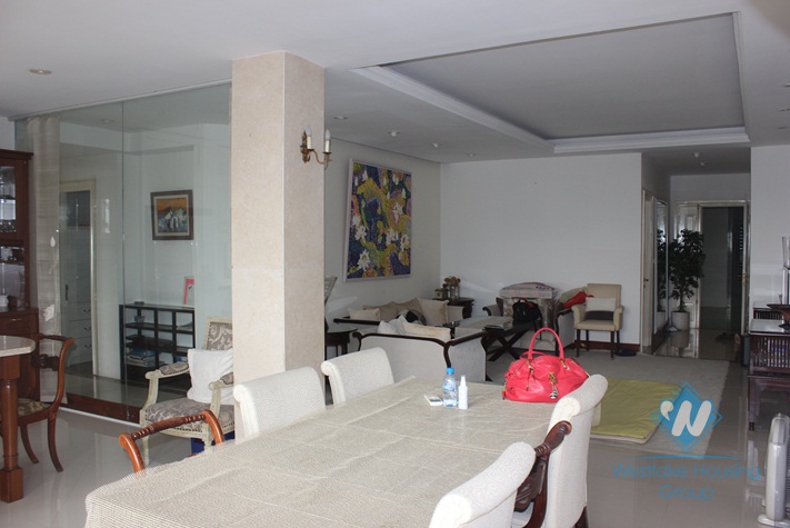 High quality apartment with 2 bedroom for rent in Tay Ho, Ha Noi