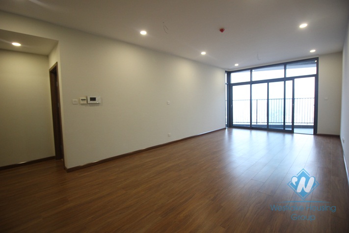 Unfurnished three bedrooms apartment for rent in Discovery building, Cau Giay district, Ha Noi