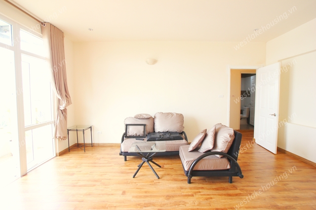 High quality apartment with balcony for lease in Tay Ho area, Ha noi